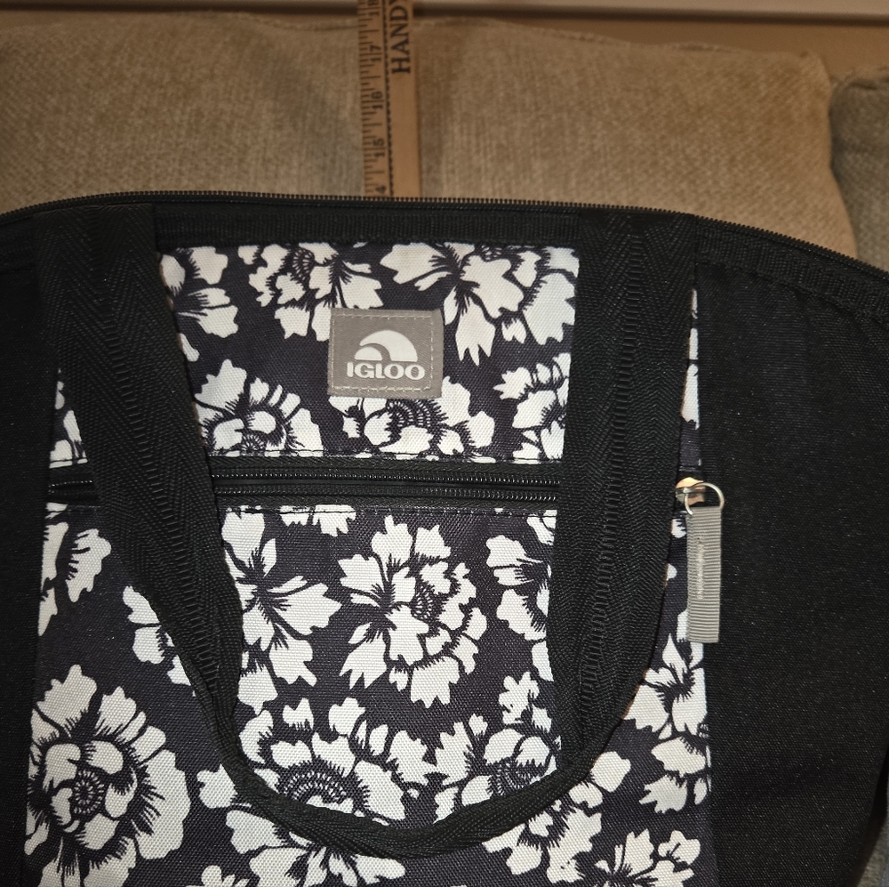 Igloo Black and White Floral Women's Bag - Picture 10 of 11
